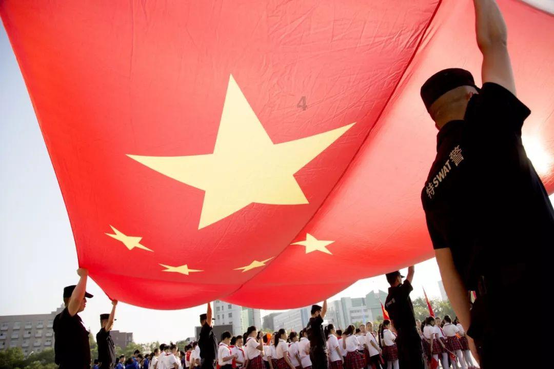 面对喜欢的人想要表白时,为什么会感到自卑?专属红迪网平台,精彩内容尽在其中!